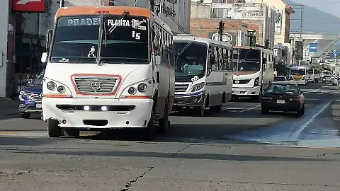 Imagen de un camion naranja de Zamora